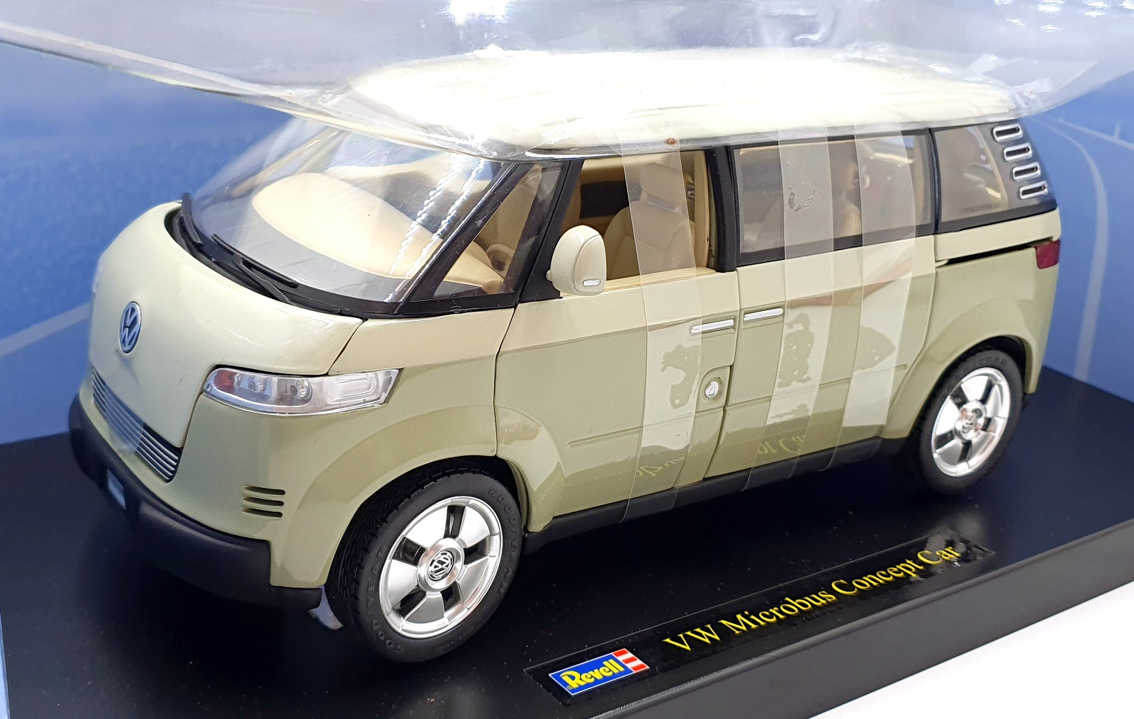 Revell 1/18 Scale Diecast 08431 - VW Microbus Concept Car - Light Green