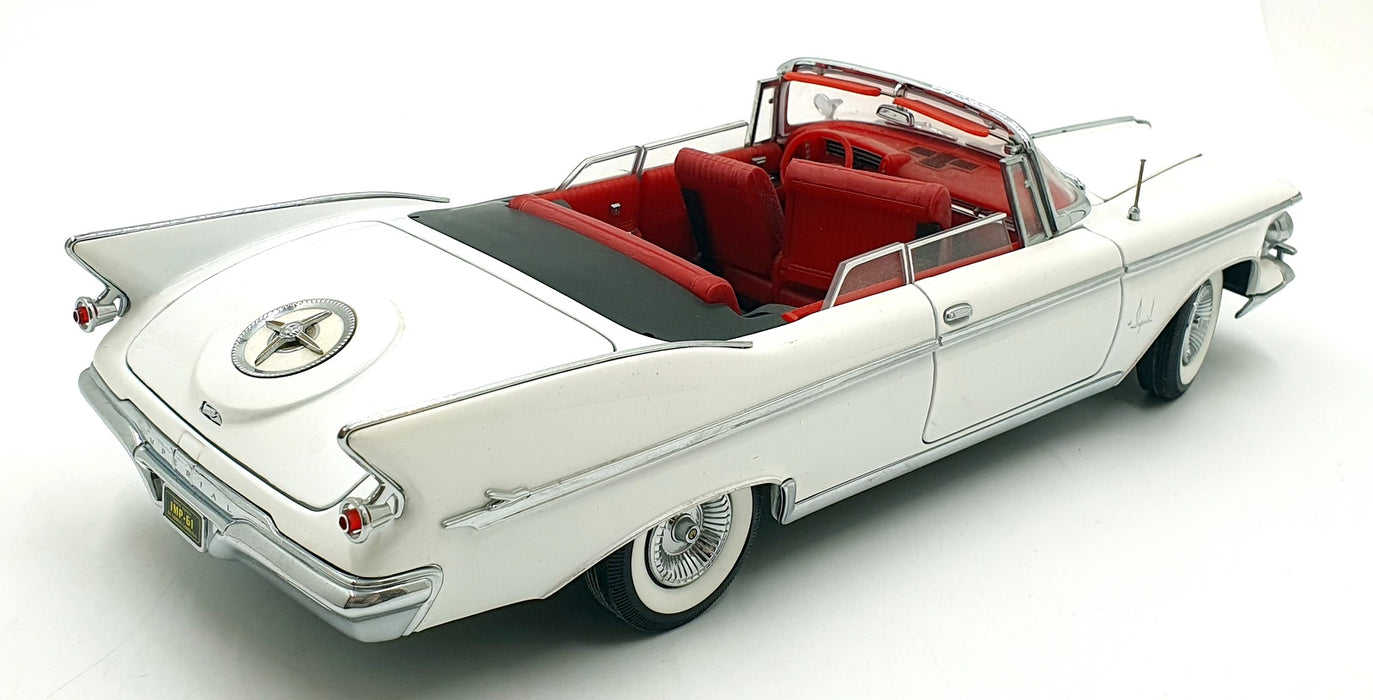 Road Signature 1/18 Scale Diecast 20138 - 1961 Imperial Crown - White