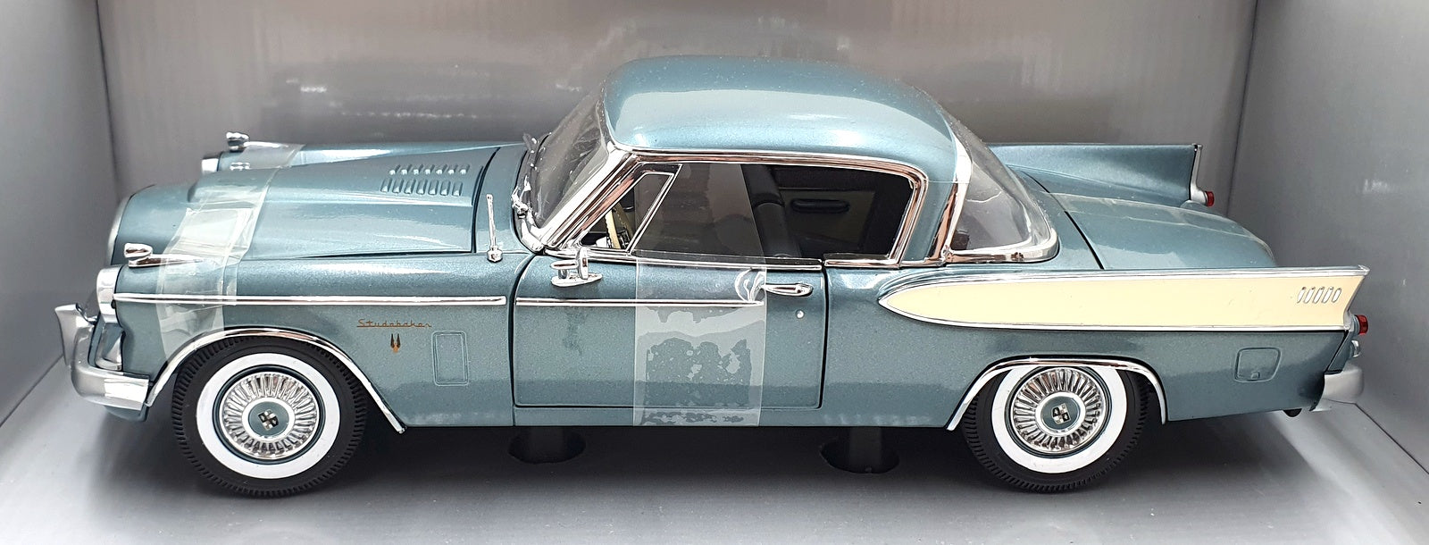 Motor City Classics 1/18 Scale Diecast 80004 - 1957 Studebaker Golden Hawk Grey