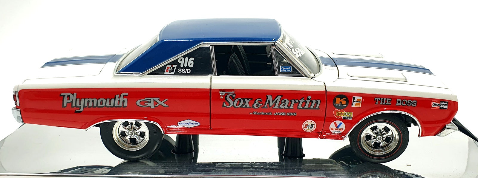 Highway 61 1/18 Scale 50026 - 1967 Plymouth Superstock 440 GTX Sox & Martin