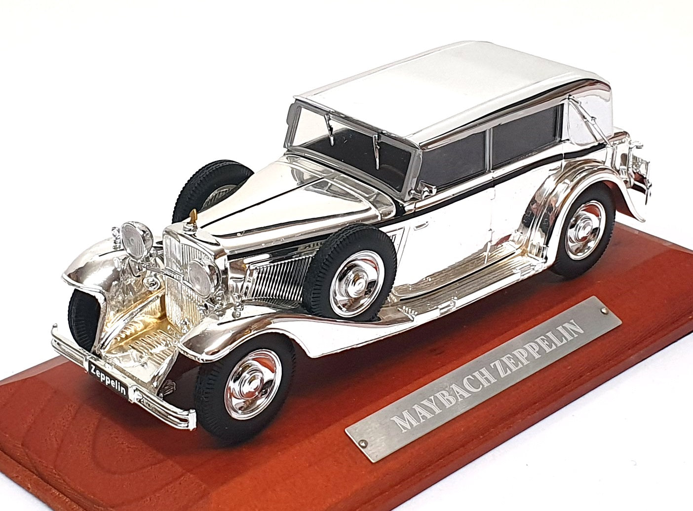 Atlas Silver Cars 1/43 Scale 7 687 102 - Maybach Zeppelin - Chrome Silver