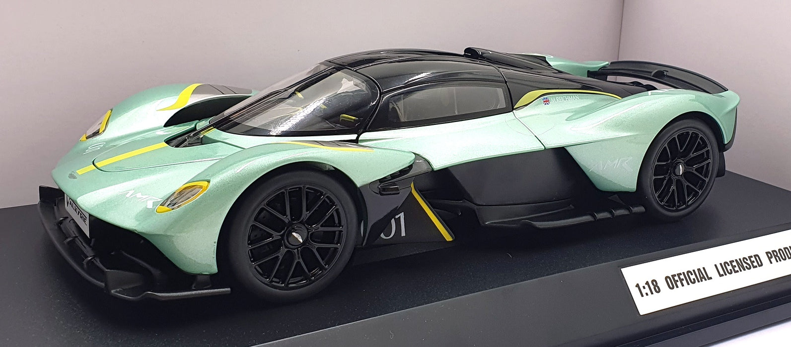 CMJ 1/18 Scale Diecast DC118AMVKSG - Aston Martin Valkyrie - Appletree Green
