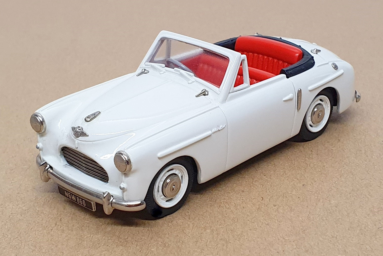 Lansdowne Models 1/43 Scale LDM22 - 1952 Austin A40 Sports Car - White
