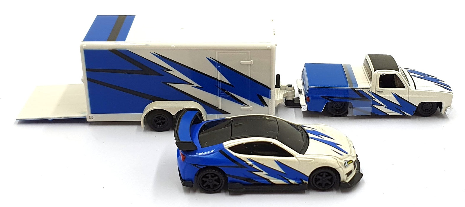 Maisto 1/64 Scale Diecast 11404 - 1987 Chevrolet 1500/2018 Subaru BRZ Blue/White