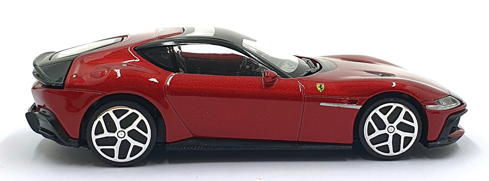 Burago 1/43 Scale Diecast 18-36056 - Ferrari 12 Cilindri - Met. Red