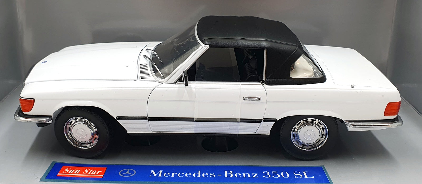 Sun Star 1/18 Scale Diecast 1140 - Mercedes Benz 350 SL - White