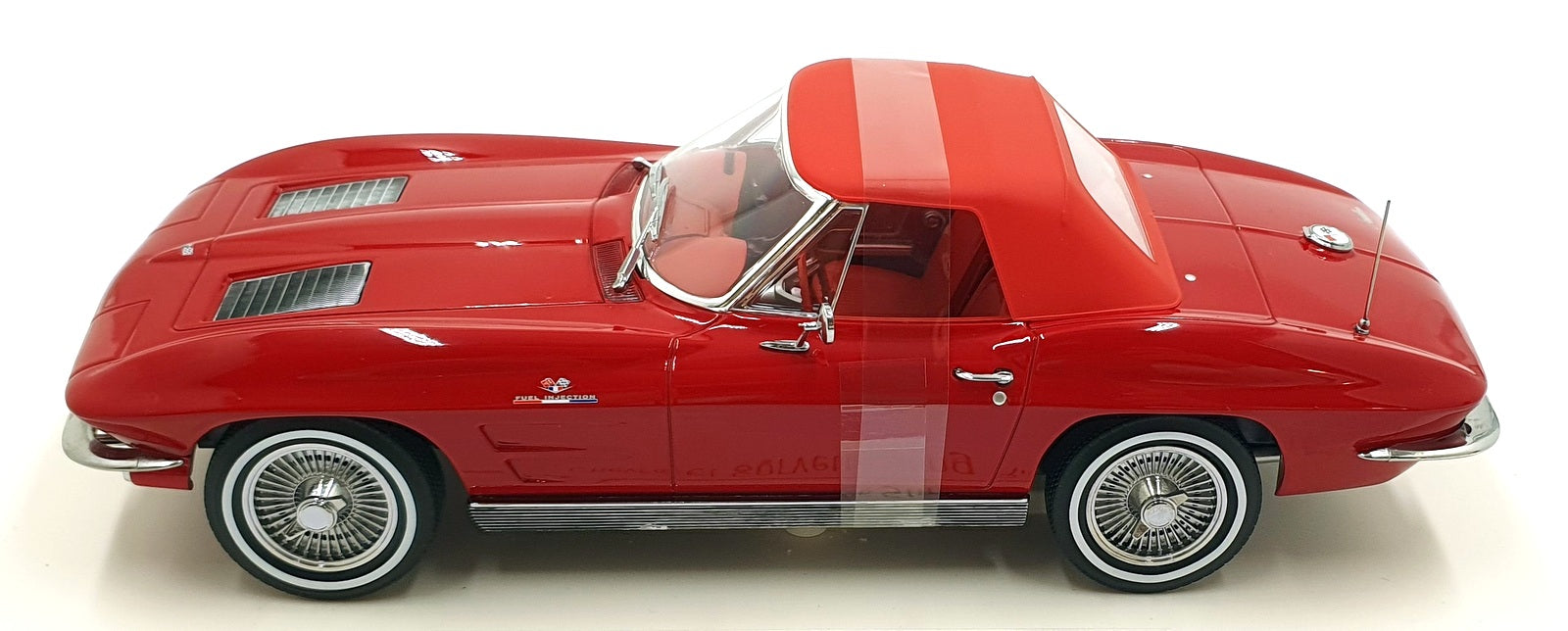 Norev 1/18 Scale Diecast 189056 - 1963 Chevrolet Corvette Sting Ray Convertible