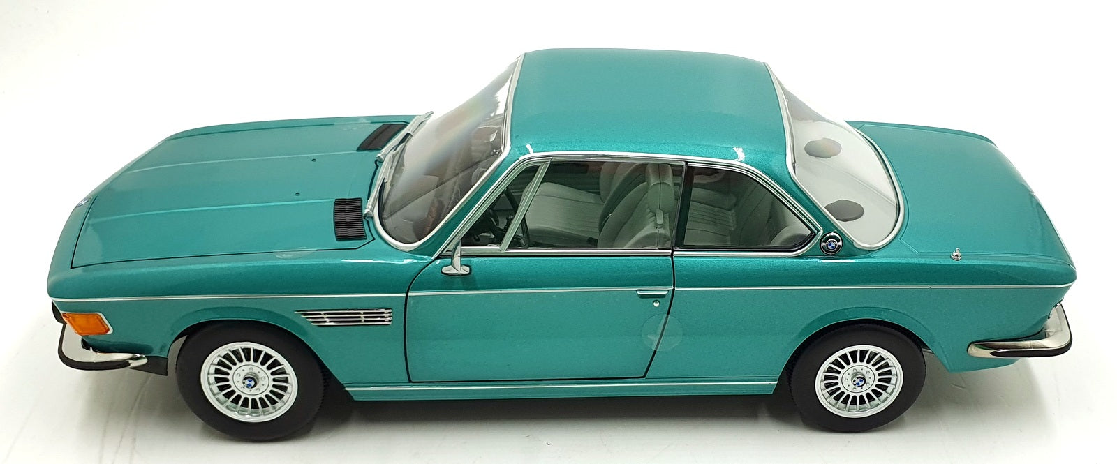 KK Scale 1/12 Scale KKDC120191A - 1971 BMW 3.0 CSi (E9) - Met. Turquoise