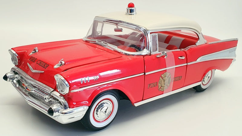 Road Legends 1/18 Scale 92106 - 1957 Chevrolet Bel Air Feuer Chef Chef De Feu