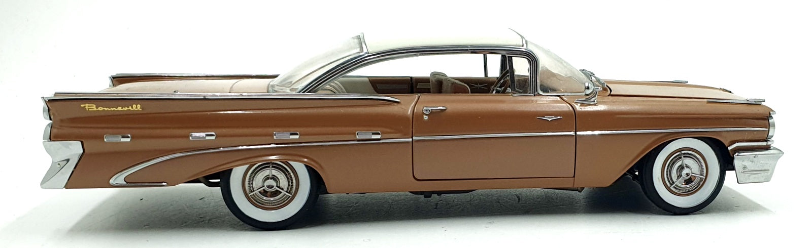 Sun Star 1/18 Diecast 5171 - 1959 Pontiac Bonneville Open Conv - Ivory Copper