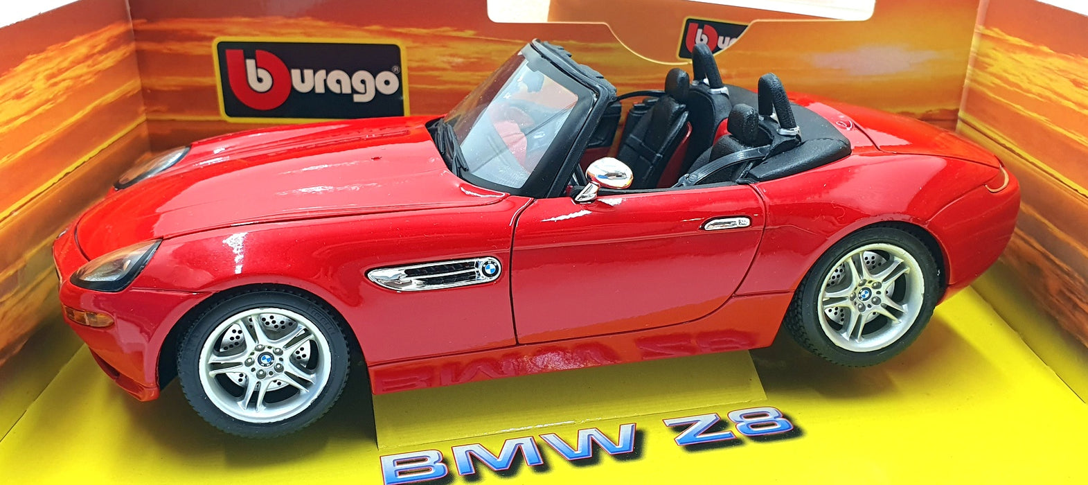 Burago 1/18 Scale Diecast 33772 - BMW Z8 Red Roadster - Red