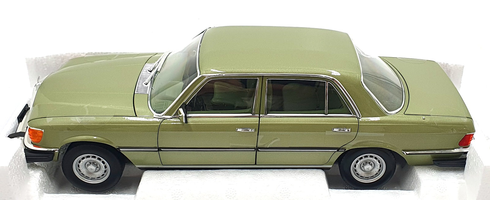 Norev 1/18 Scale Diecast 183975 - 1979 Mercedes-Benz 450 SEL US Version