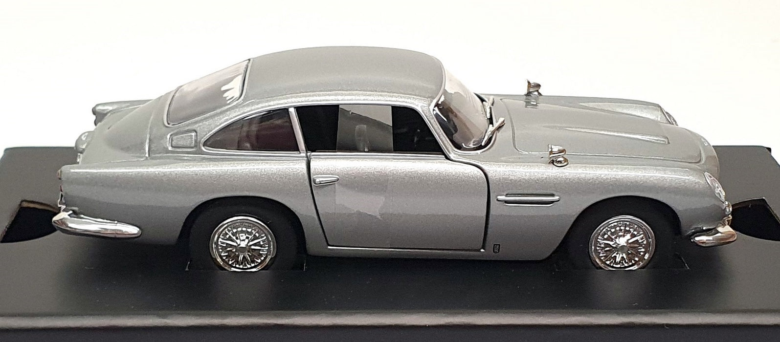 Corgi 1/36 Scale CC04313 - Aston Martin DB5 Bond 007 Casino Royale - Silver
