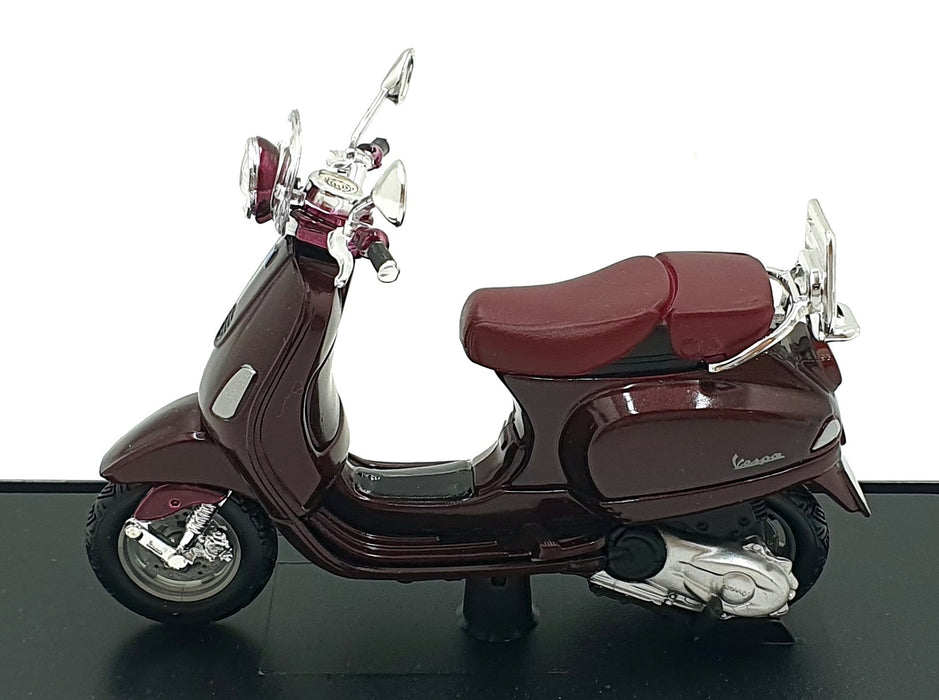 Maisto 1/18 Scale 39540 - 2013 Vespa LXV - Cherry Red