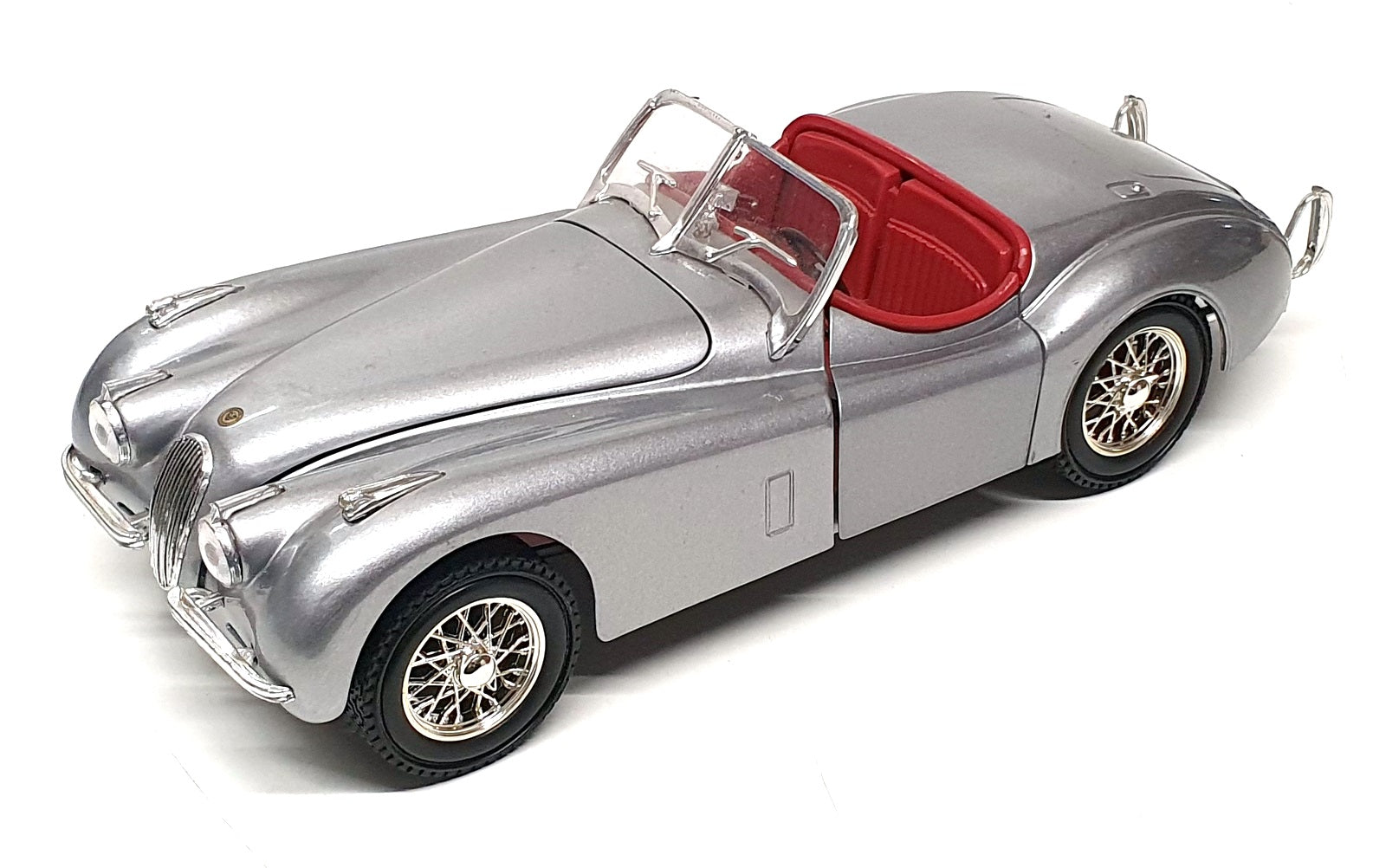 Ertl 1/18 Scale Diecast 31025J - Jaguar XK120 - Silver
