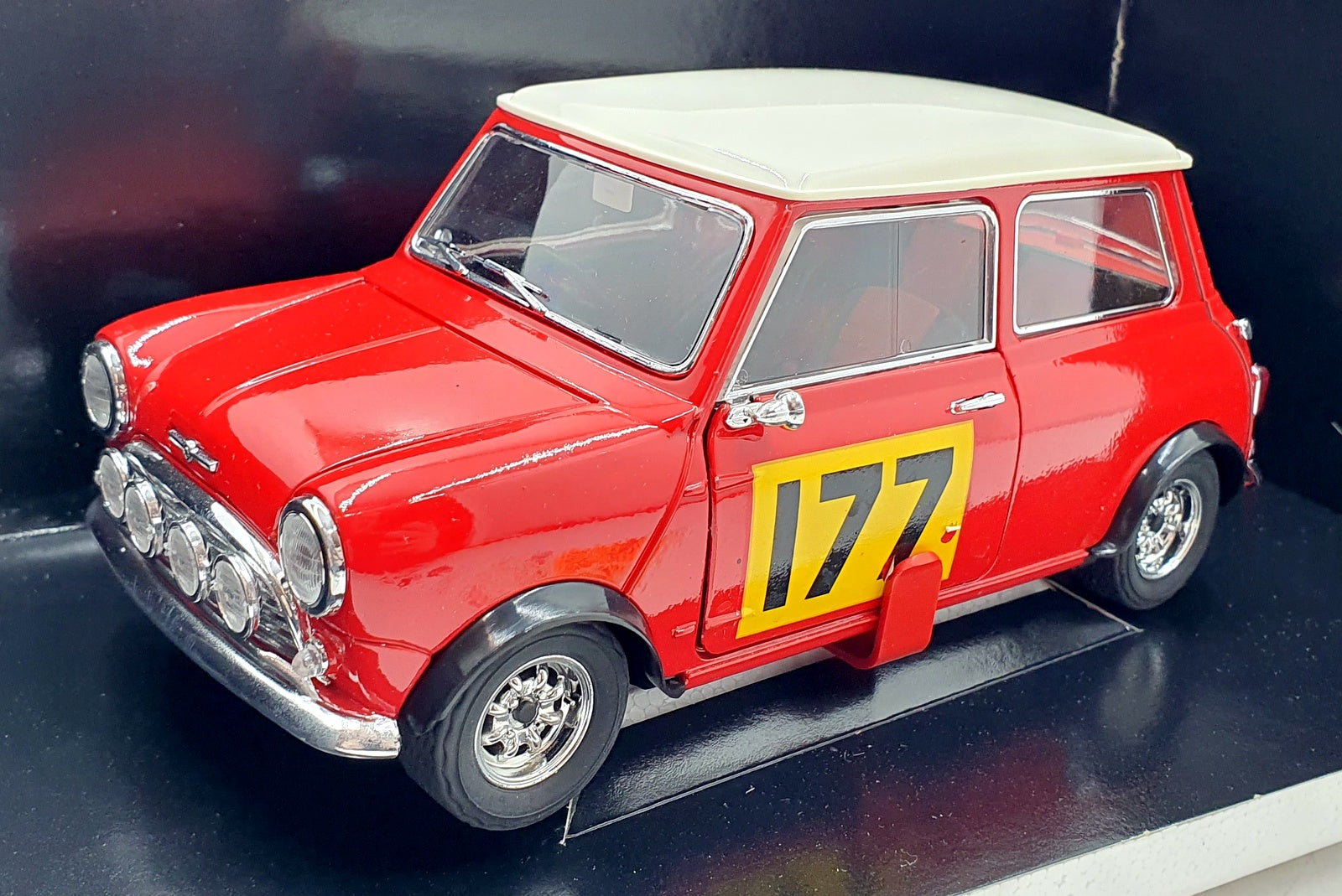 Solido 1/18 Scale Diecast 7190-1 - Mini Cooper RMC #177 1967 - Red