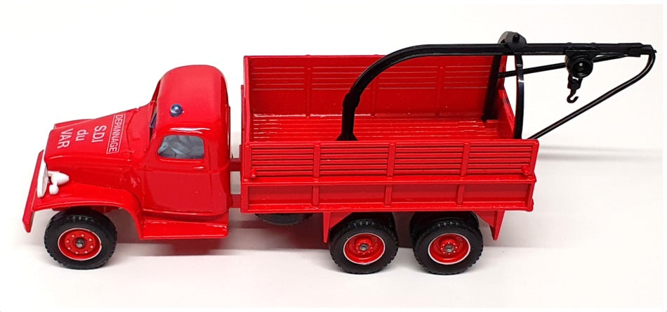 Solido 1/60 Scale 3117 - GMC CCKW353 Fire Truck With Crane - Red