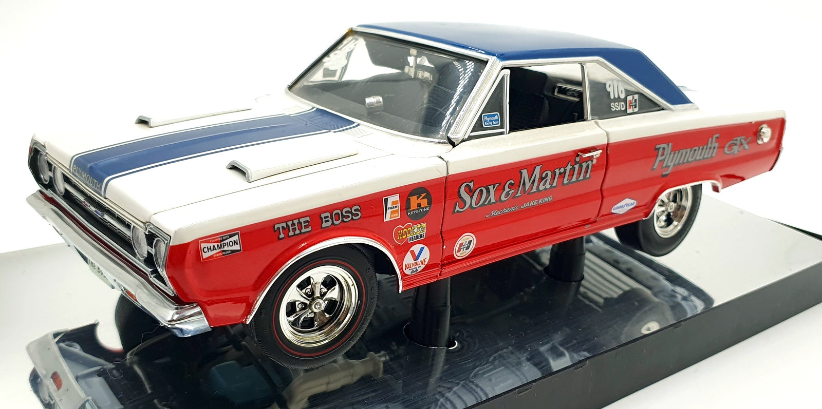 Highway 61 1/18 Scale 50026 - 1967 Plymouth Superstock 440 GTX Sox & Martin