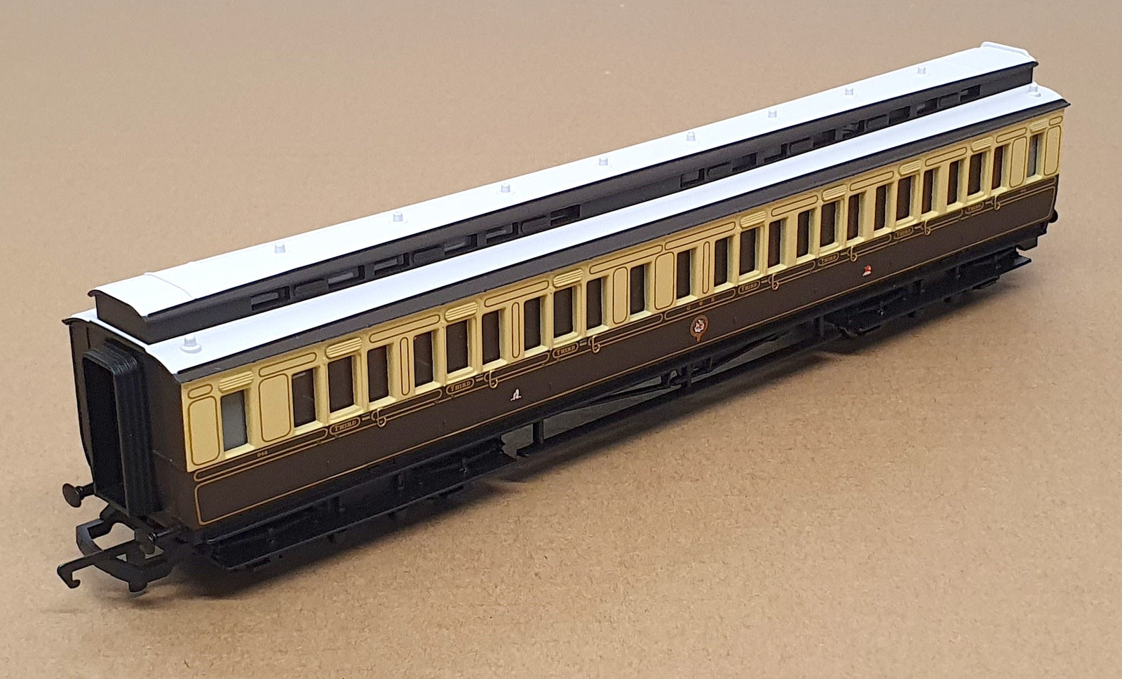 Hornby OO Gauge (1/76) R 4119C - GWR Clerestory 3rd Coach 948