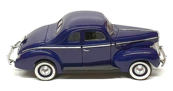 Universal Hobbies 1/18 Scale Diecast 2625L - 1940 Ford Deluxe - Blue