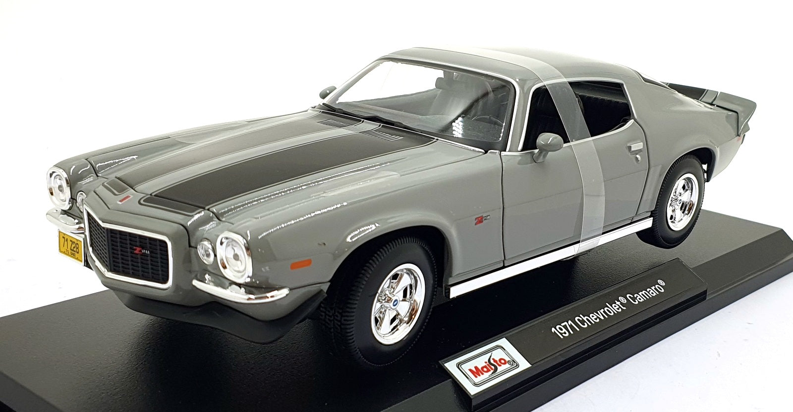 Maisto 1/18 Scale Diecast 46629 - 1971 Chevrolet Camaro - Grey
