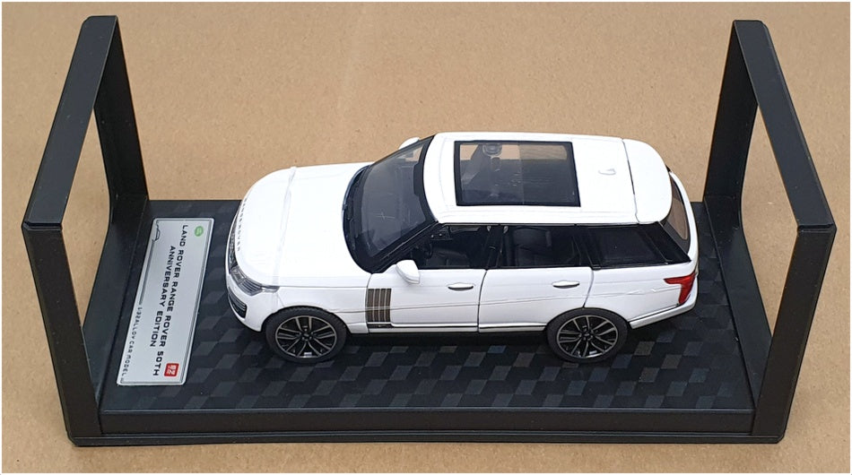 QY Toys 1/32 Scale Q3001A - Land Rover Range Rover 50th Anniversary - White