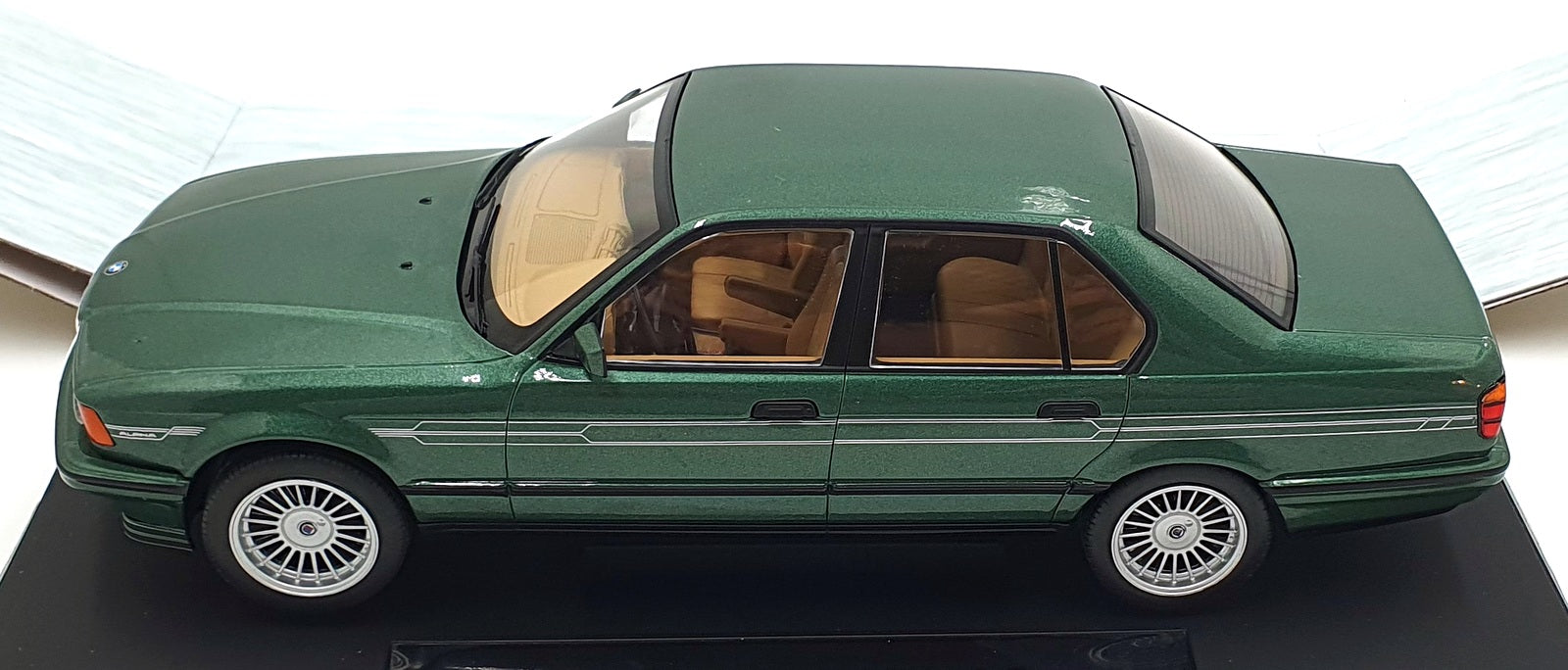 MCG 1/18 Scale Diecast MCG18233 - BMW E32 Alpina b11 3.5 - Met. Green