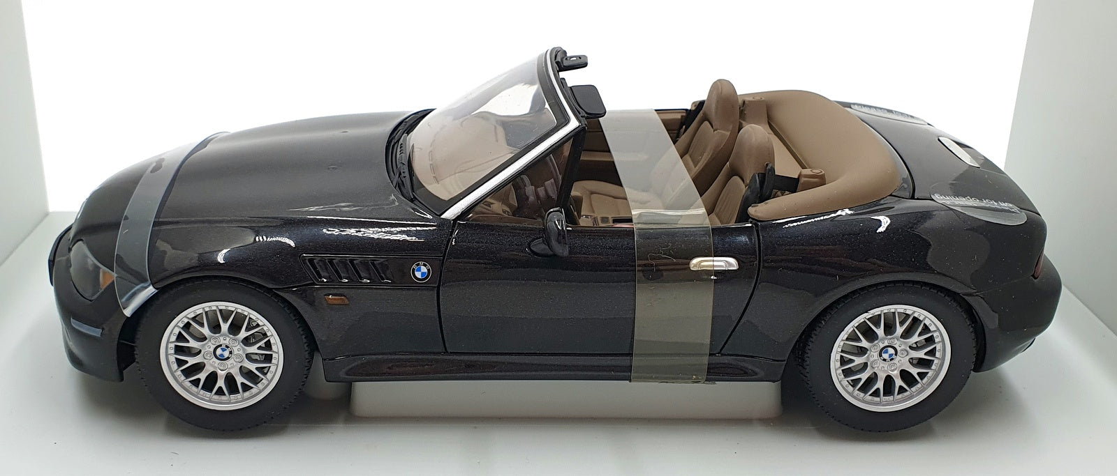 UT Models 1/18 Scale Diecast 20441 - BMW Z3 Roadster 2.8 1999 - Black