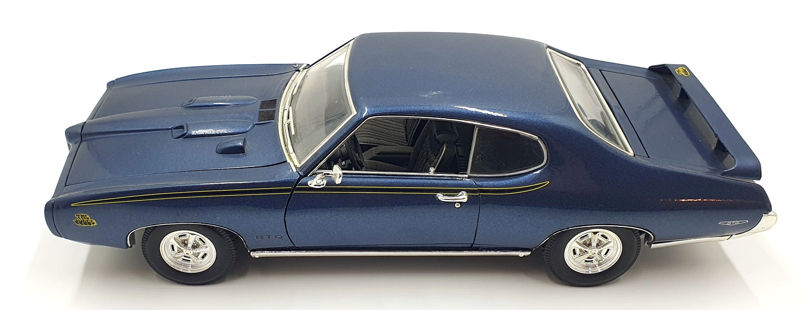 Motor Max 1/18 Scale Diecast 14126Y - 1969 Pontiac GTO The Judge - Blue