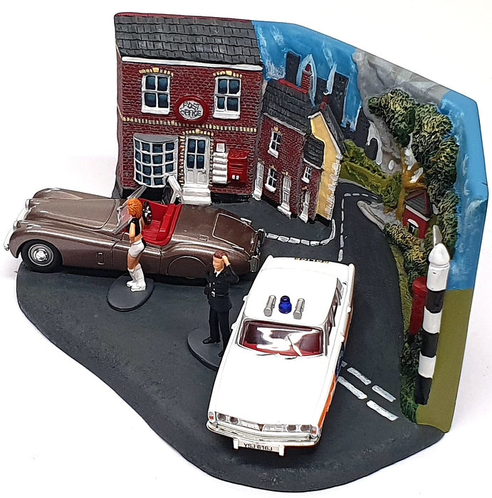 Vanguards 1/43 Scale PD1002 - Rover 2000 & Jaguar XK120 Renfrew Police Diorama