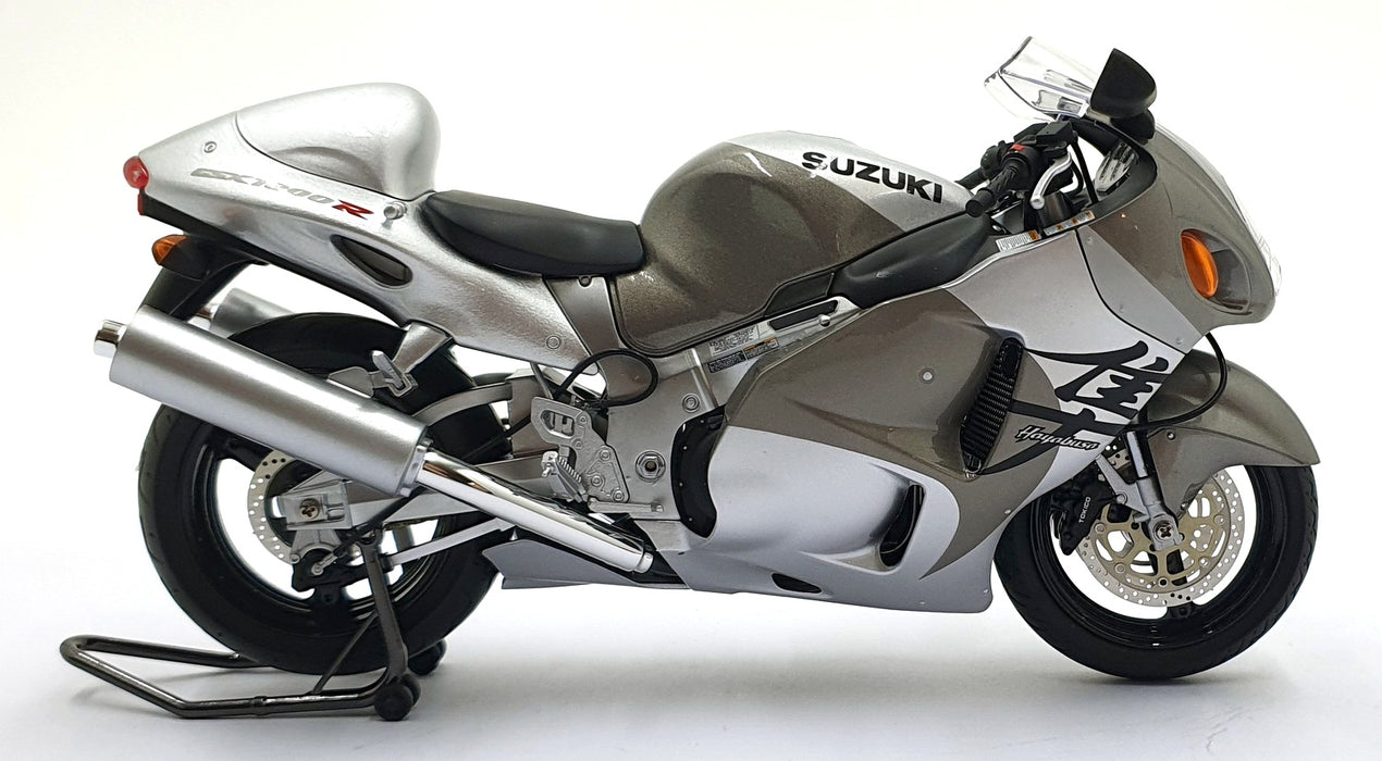 LCD Models 1/12 Scale LCD-MO4-SI - Suzuki GSX 1300R Motorbike - Silver
