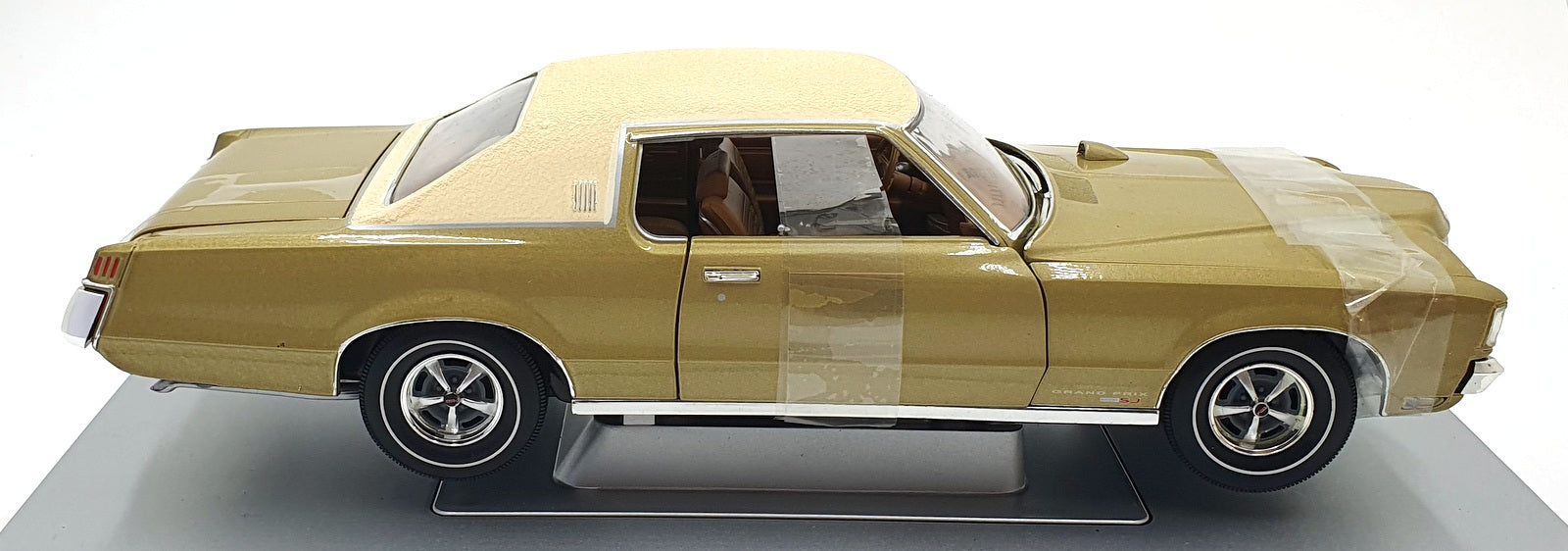 Ertl 1/18 Scale Diecast 33684 - 1969 Pontiac Grand Prix SJ 428 - Gold White