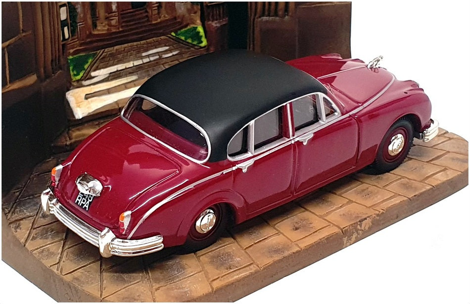 Corgi 1/43 Scale 01806 - Morse Jaguar Mk2 With Cold Cast Diorama