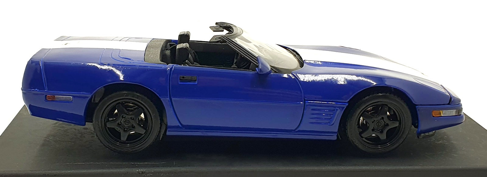 Maisto 1/18 Scale Diecast 31830 - Corvette LT-4 Convertible 1996 - Blue/White