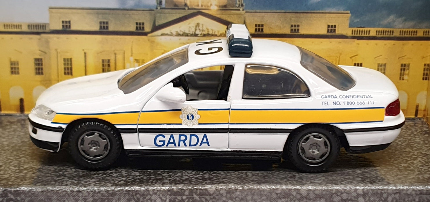 Irish Decal Products 12cm Long 61053 - Vauxhall Garda Police Car - White