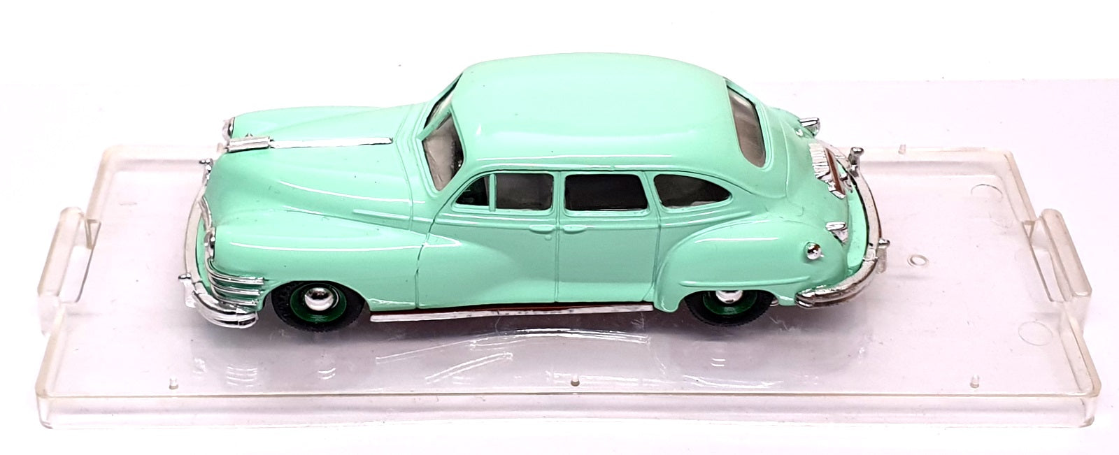 Vitesse 1/43 Scale 370 - 1947 Chrysler Windsor Sedan - Lt. Green