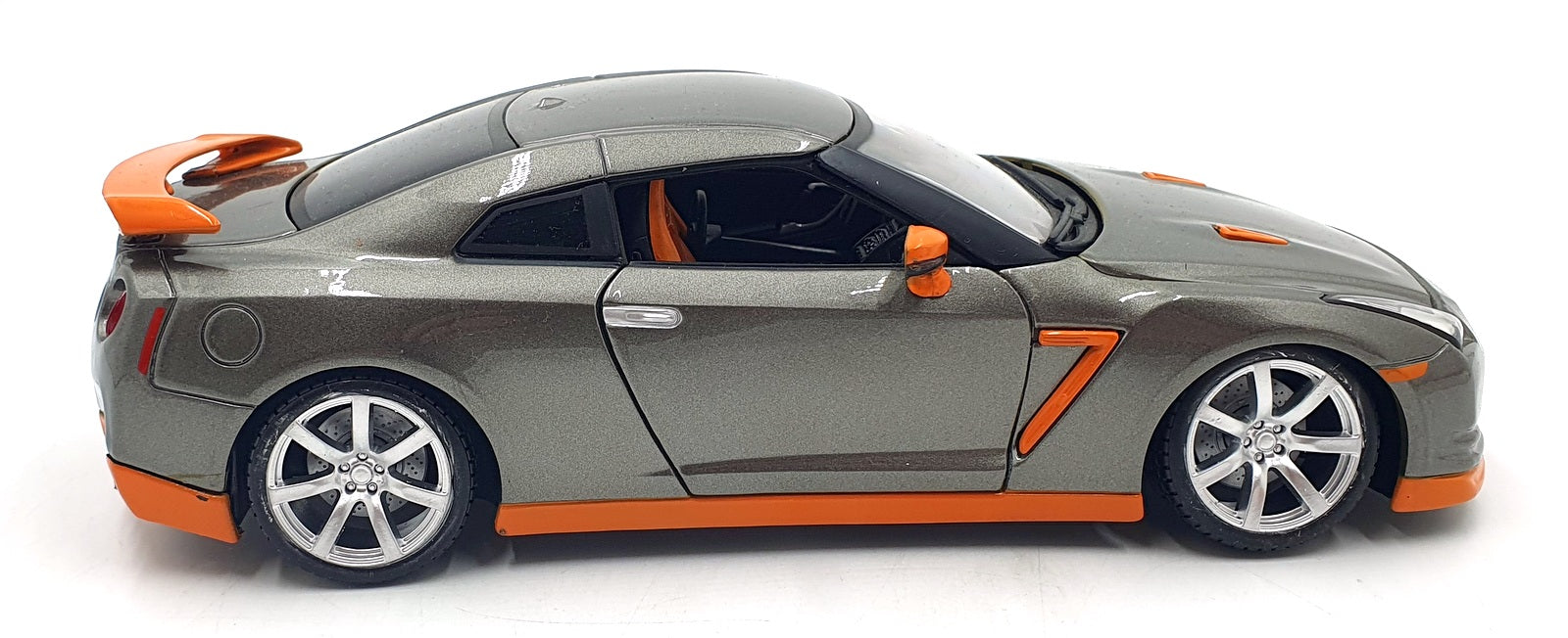 Burago 1/18 Scale Diecast 22426D - 2009 Nissan GTR - Met Grey/Orange