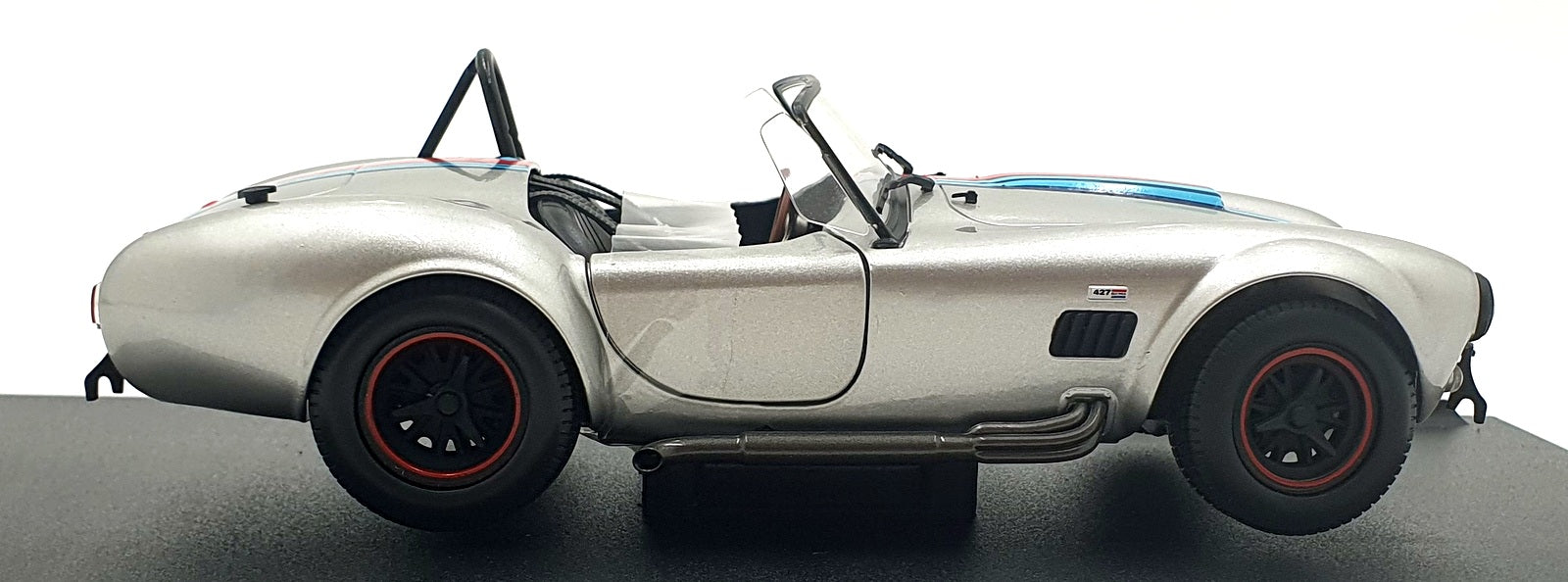 Solido 1/18 Scale S1804913 - 1965 Shelby Cobra 427 MKII Solido Works Livery