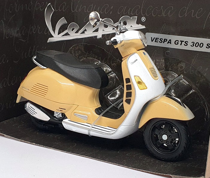 Cararama 1/12 Scale 01529 - Vespa GTS 300 Super Motorbike - Beige/White