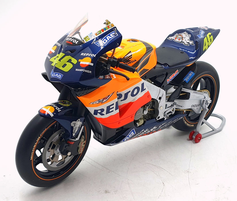 Minichamps Honda RC211V 2002 Test Bike – Valentino Rossi – Échelle 1/12 – Neuf Valentino Rossi 1/12 Minichamps Honda RC211V 2002 Test Bike – Valentino Rossi – Échelle 1/12 – Neuf Valentino Rossi 1/12