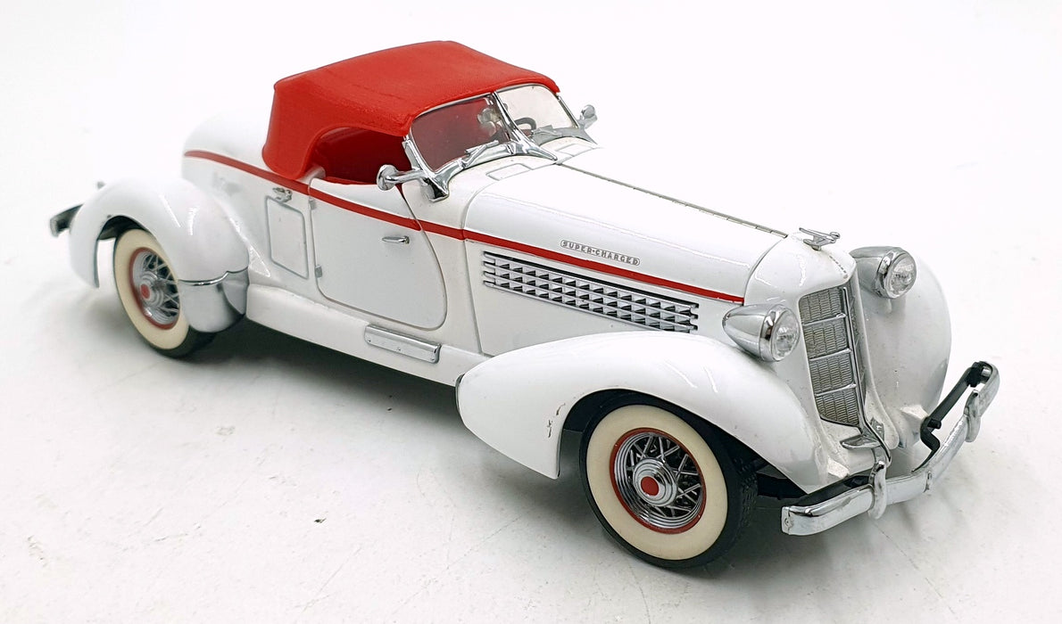 Franklin Mint 1/24 Scale 9126E - 1935 Auburn 851 Speedster - White/Red