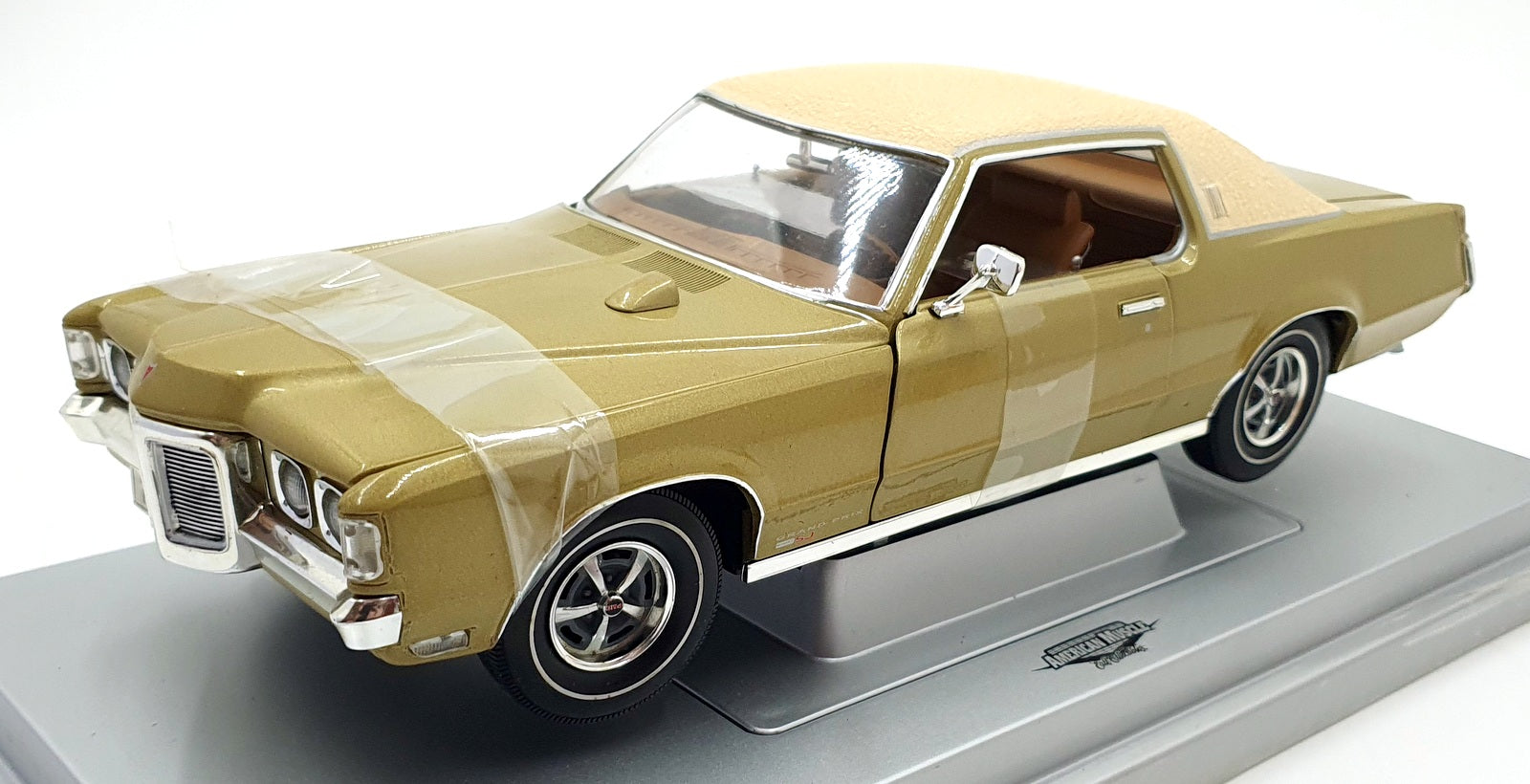 Ertl 1/18 Scale Diecast 33684 - 1969 Pontiac Grand Prix SJ 428 - Gold White