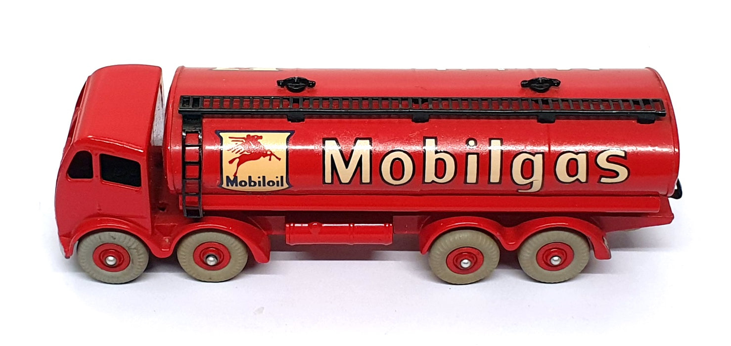 Dinky Toys Original Diecast 941 - Foden 14T. Tanker Truck Mobilgas - Red