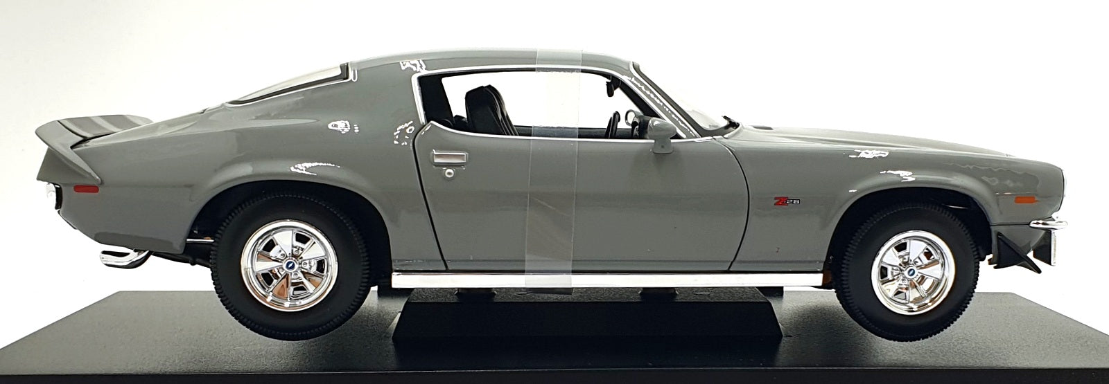 Maisto 1/18 Scale Diecast 46629 - 1971 Chevrolet Camaro - Grey