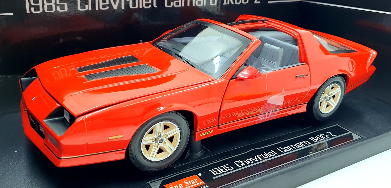 Sun Star 1/18 Scale 1946 - 1985 Chevrolet Camaro IROC-Z - Red