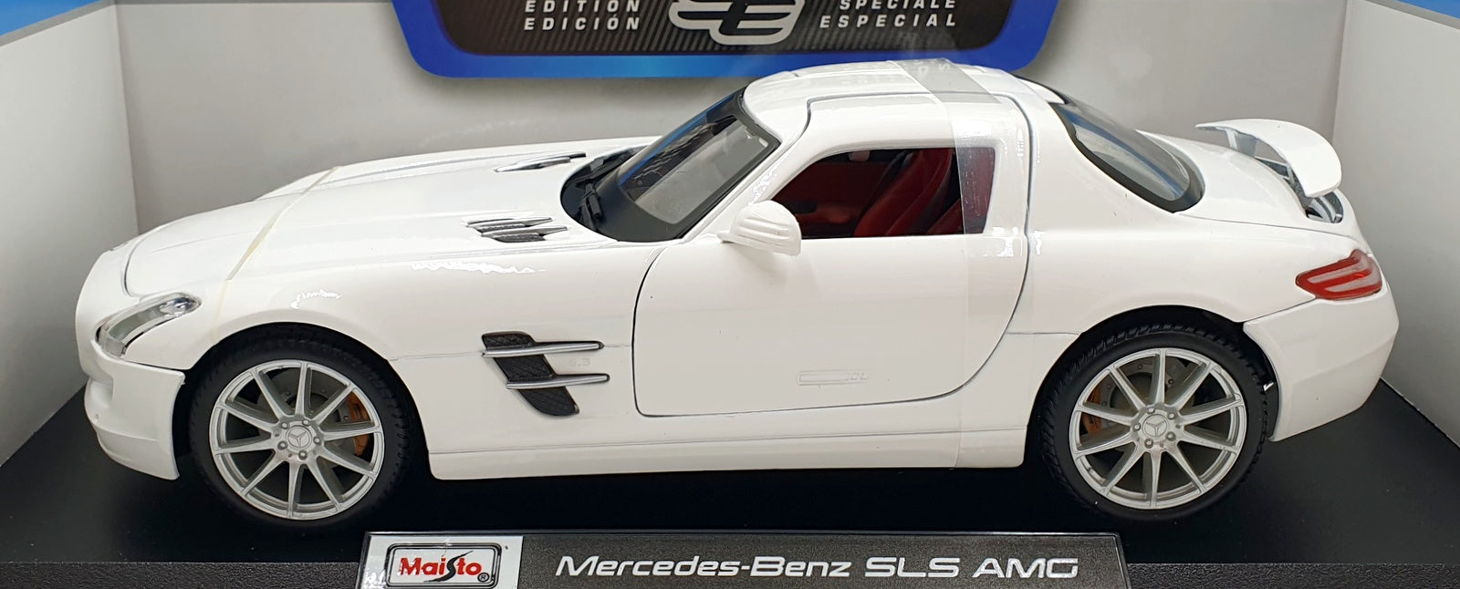 Maisto 1/18 Scale Diecast - 46629 Mercedes Benz SLS AMG White