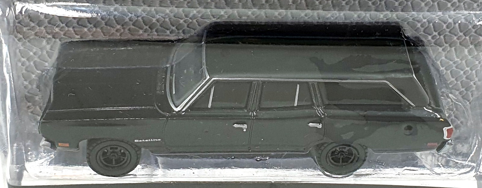 Greenlight 1/64 Scale 28050-A 1970 Plymouth Satellite Station Wagon Black Bandit