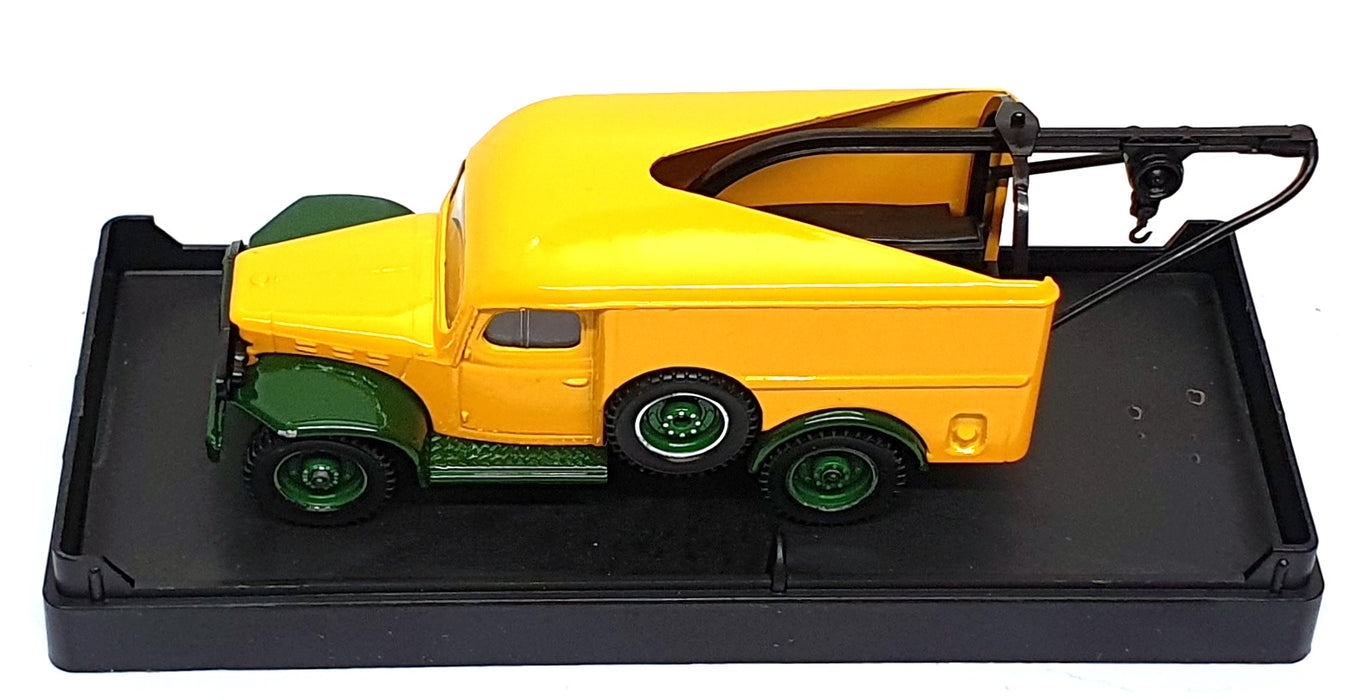Solido 1/43 Scale 4556 - 1960 Dodge Depanneuse Tow Truck Yacco - Yellow/Green