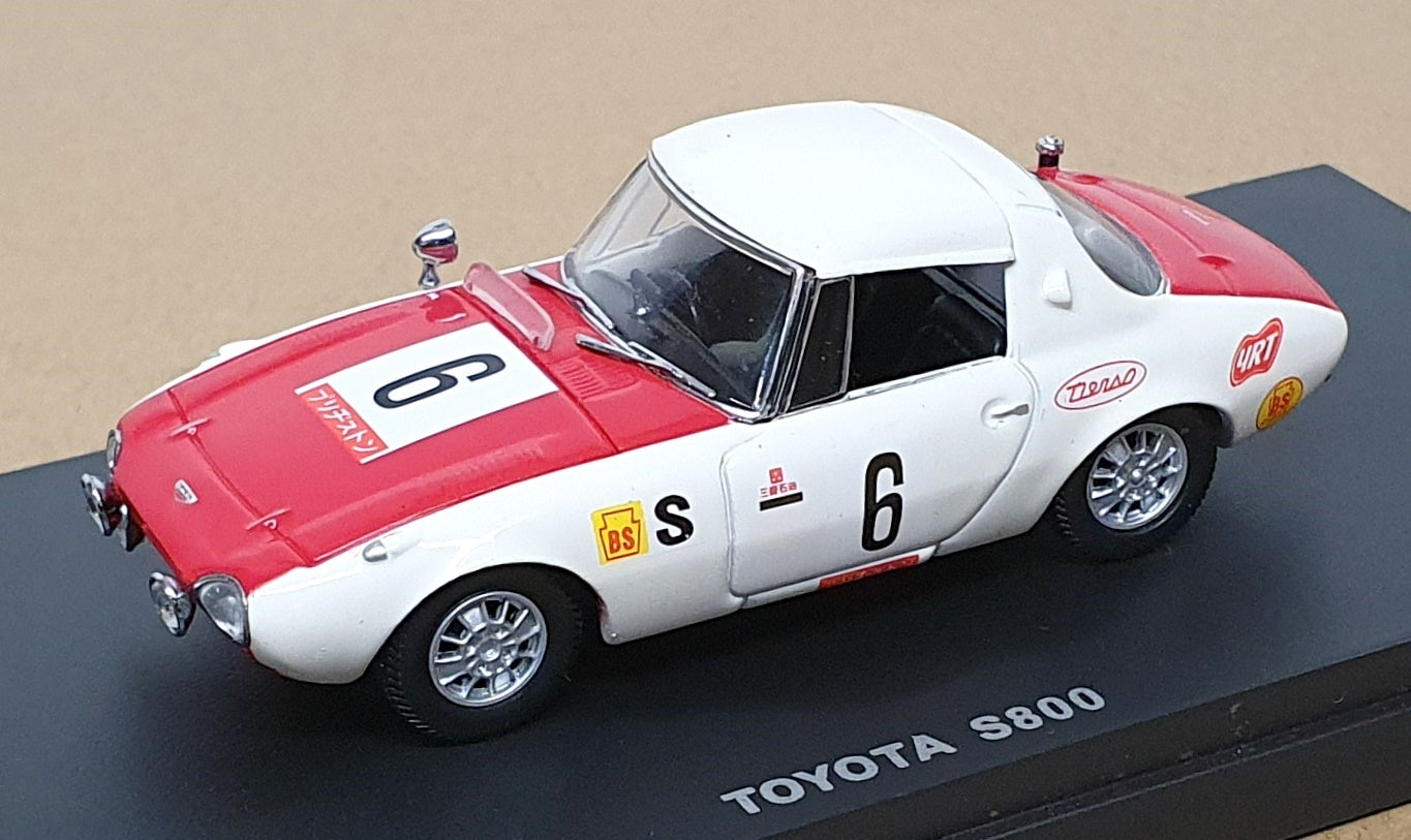 Kyosho 1/43 Scale 03092B - Toyota Sports 800 #6 1967 - White/Red