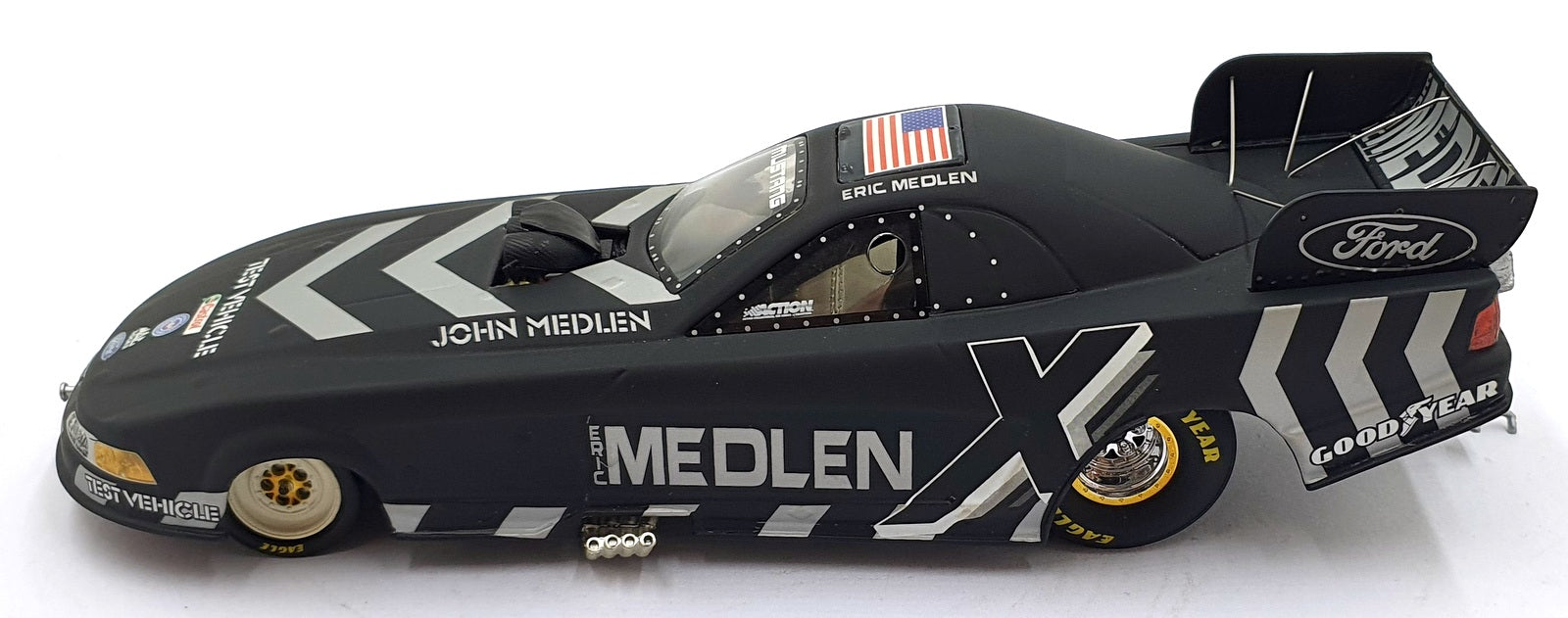 Action 1/24 Scale 111783 Ford Mustang Funny Car Dragster 2006 - Medlen